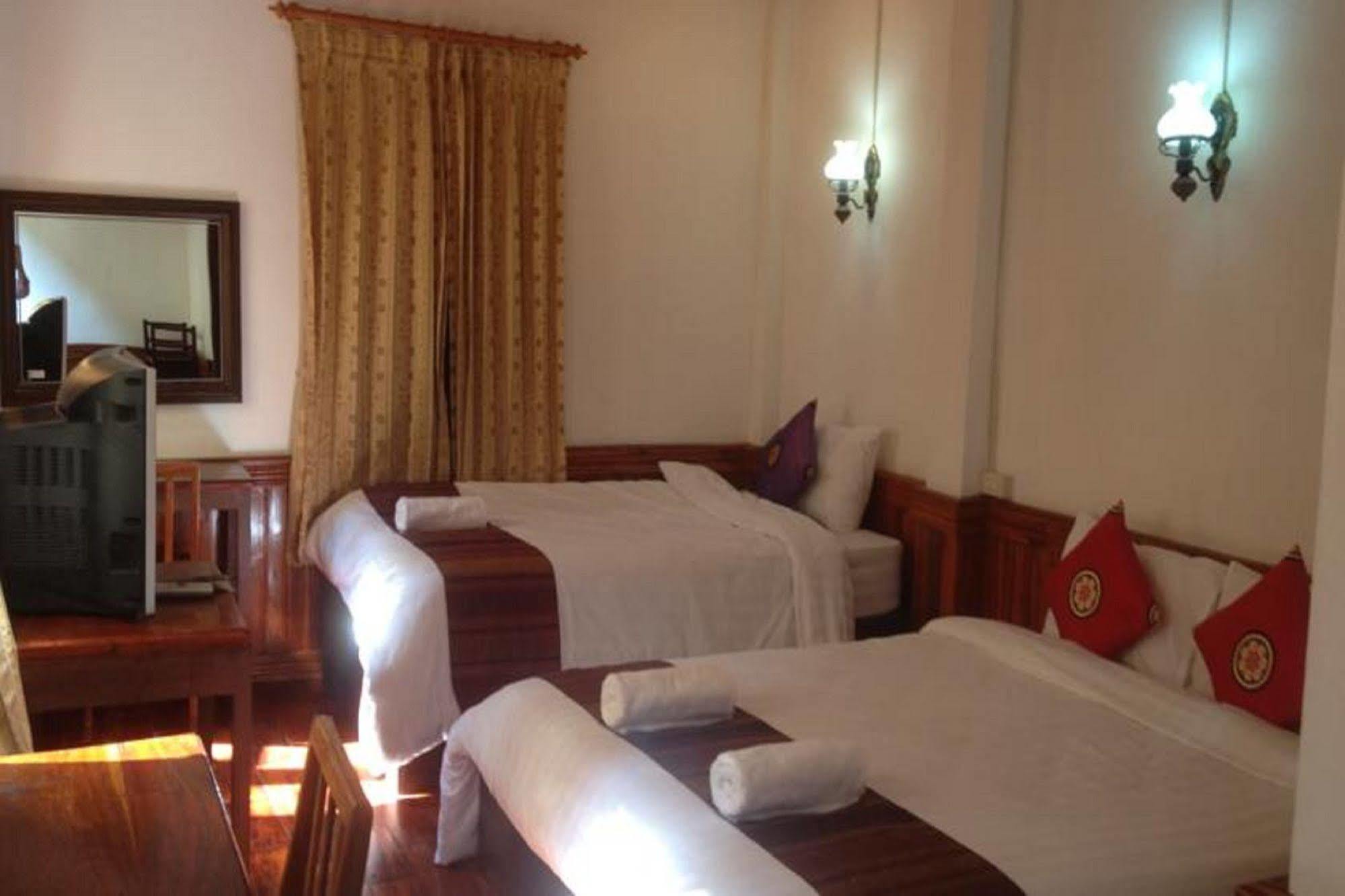 Namkhan Riverside Hotel Luang Prabang Esterno foto